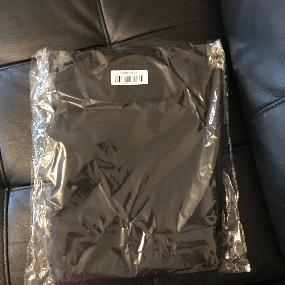 2 sets black size XL scrub sets